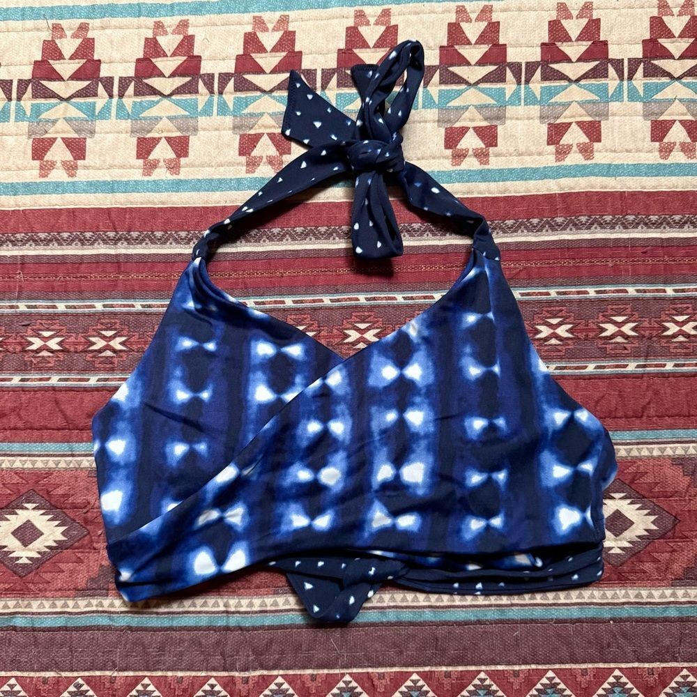 Athleta Blue Tie-Dye Halter bikini top size 32b/c